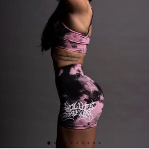 Metal V2 Everson Seamless Shorts in Black Cherry Blossom Ghost Clouds